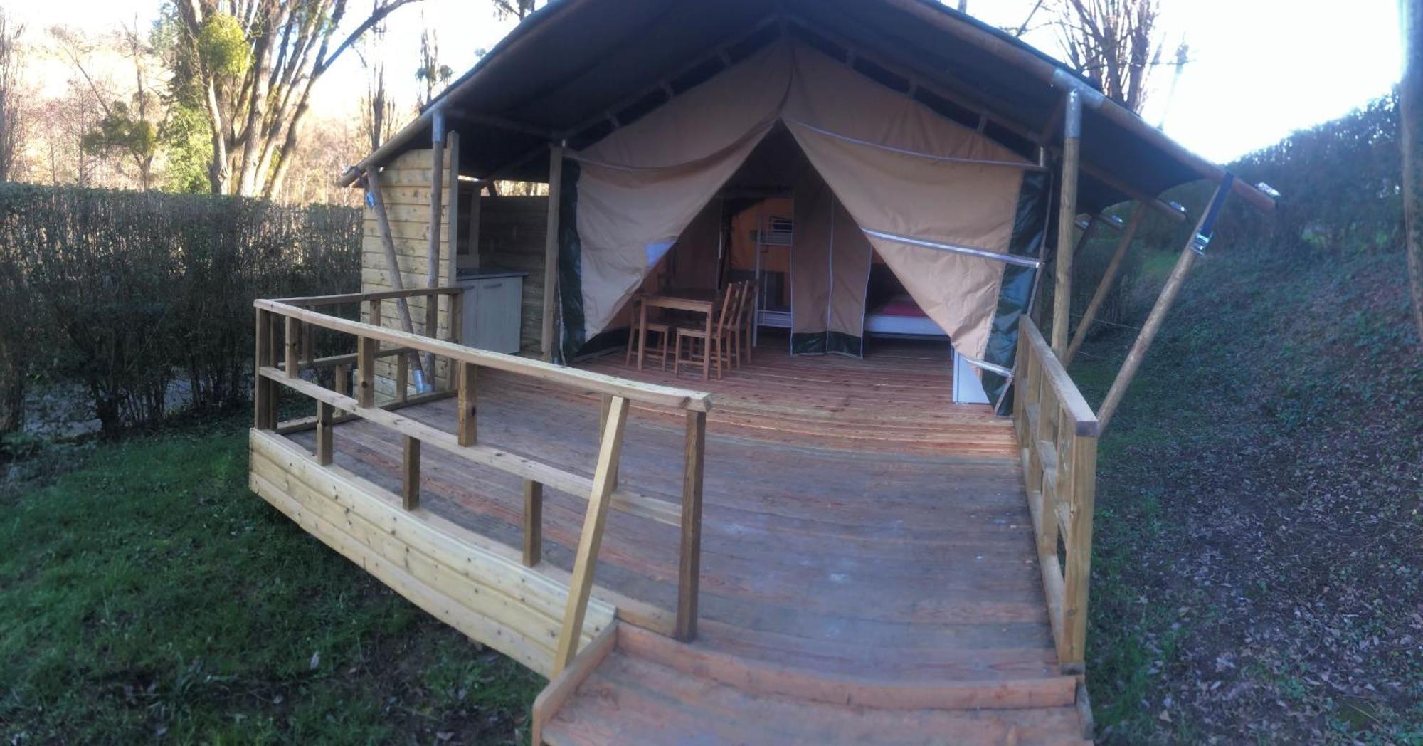 Camping Du Pont De St Gal Saint-Gal-sur-Sioule Екстериор снимка