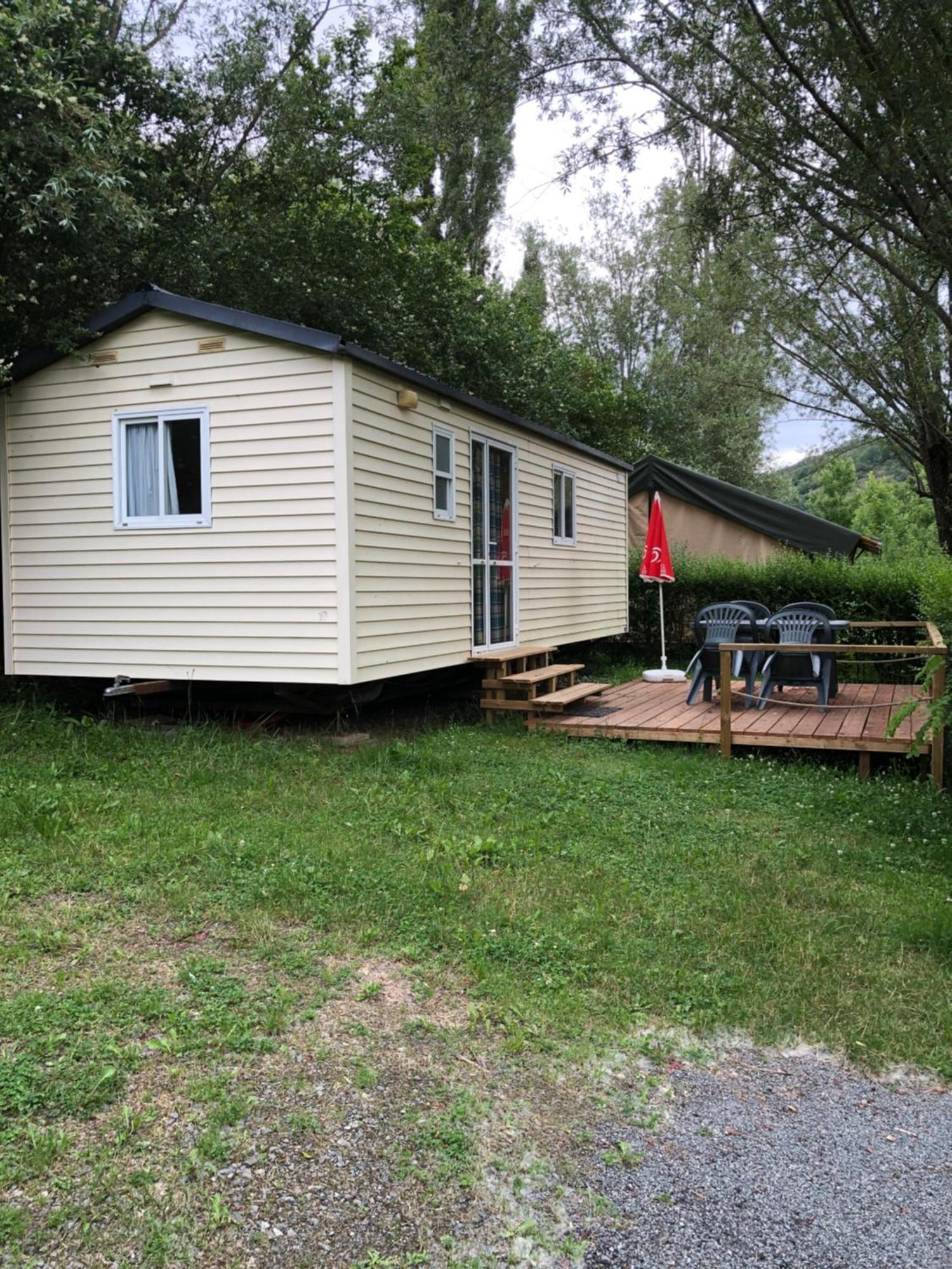 Camping Du Pont De St Gal Saint-Gal-sur-Sioule Екстериор снимка