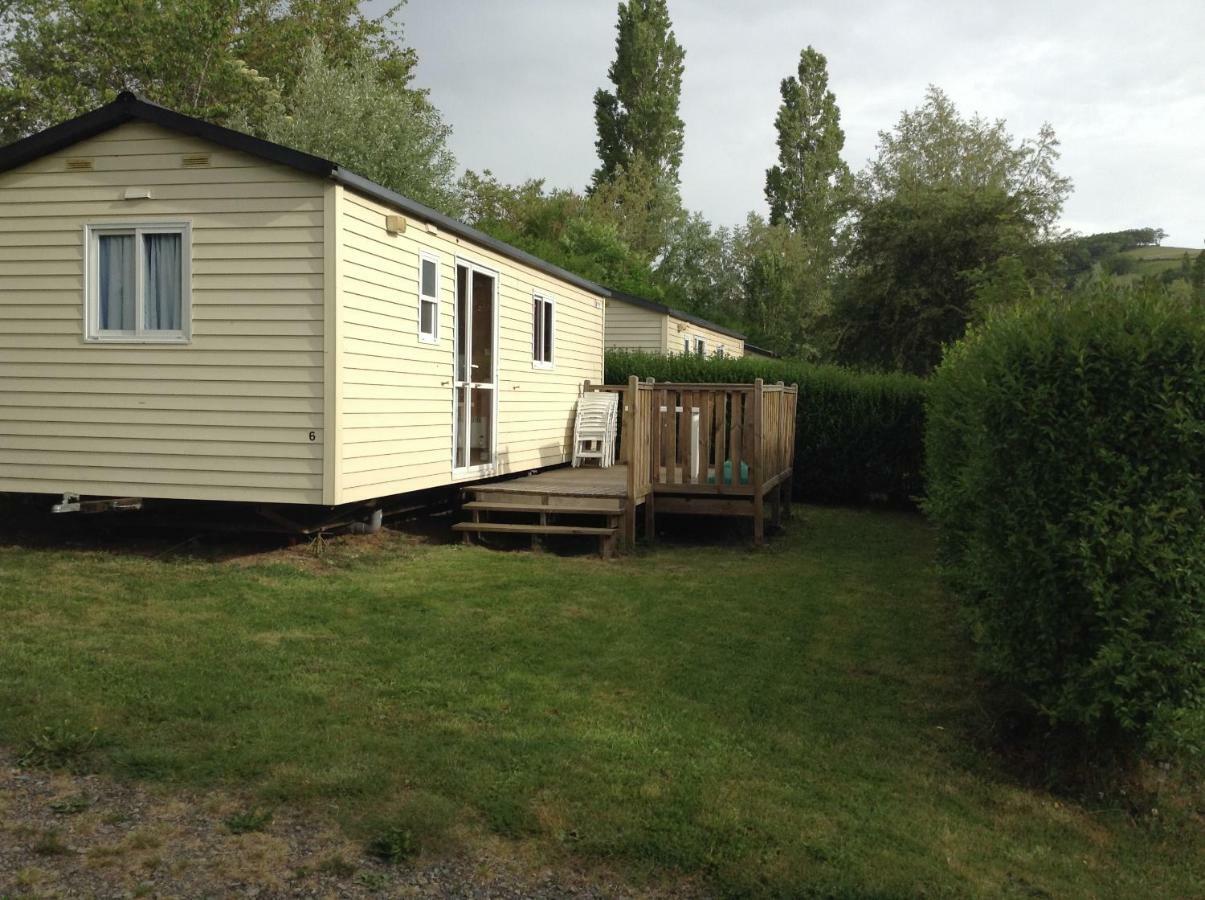 Camping Du Pont De St Gal Saint-Gal-sur-Sioule Екстериор снимка